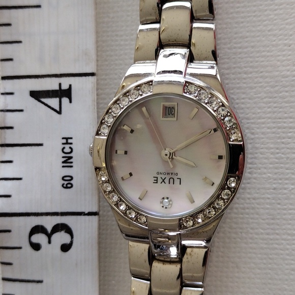 Luxe diamond watch. - Picture 7 of 7